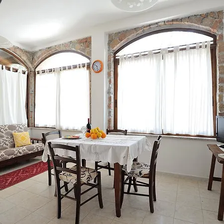 Cabras Apartment *